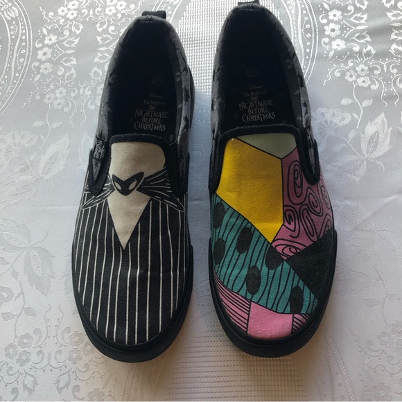 Disney Slip-On Canvas Shoes Men’s Size 8.5 Burton’s The Night Before Christmas - Picture 1 of 16